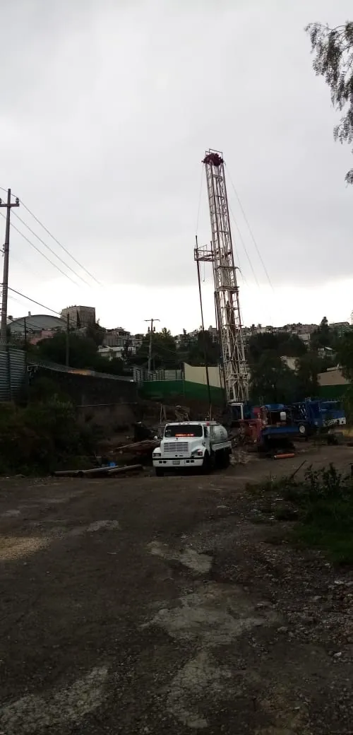 Perforación de pozo profundo con equipo rotario